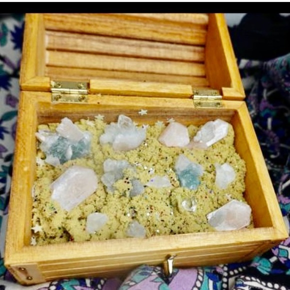 Treasure Chest of Crystals in Kinetic Sand - Picture 3 of 6